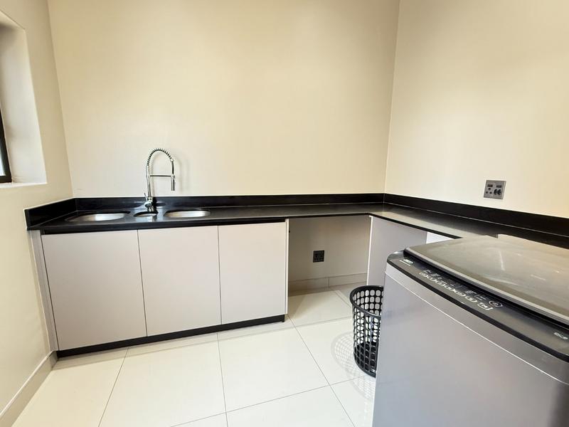 5 Bedroom Property for Sale in Tafelzicht Western Cape